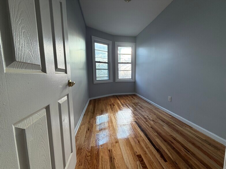 Building Photo - 50 Gates Ave