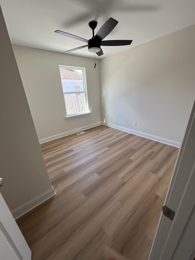 Building Photo - 1310 E 36th St