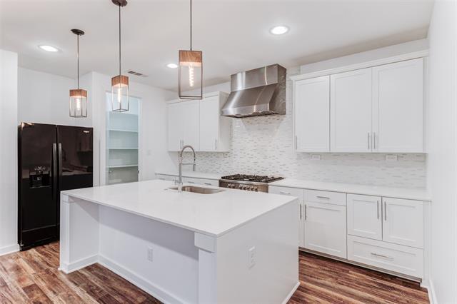 Building Photo - 1925 California Dr