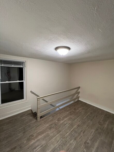 Building Photo - 11 E Pall Mall St