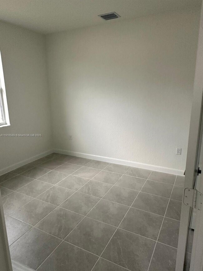 Building Photo - 2371 SE 23rd Ave