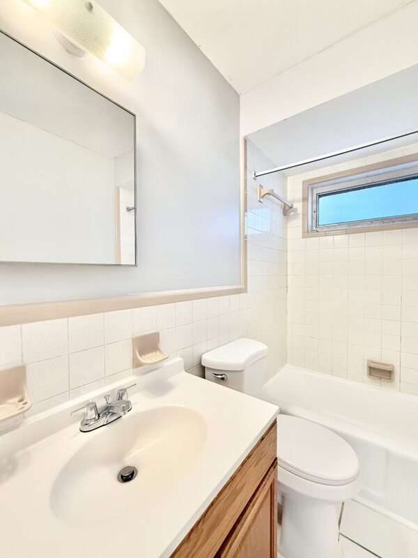 Building Photo - 972 San Christopher Dr