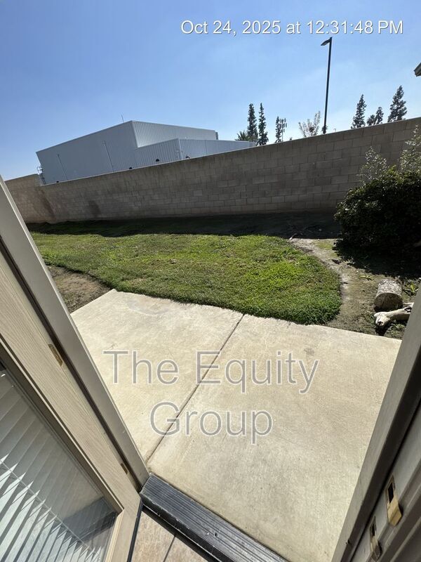 Building Photo - 1943 E Academy Ave