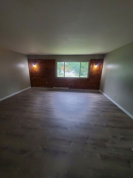 Building Photo - 8230 W Villard Ave