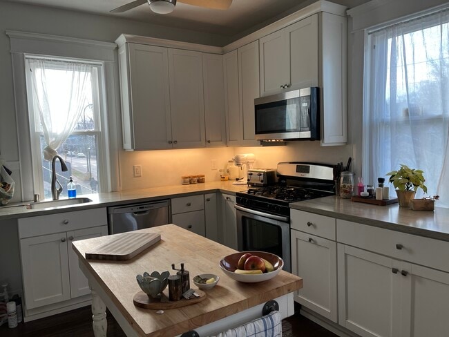 Building Photo - 2555 Emerson Ave S