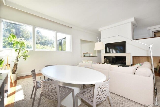 Building Photo - 3 Mill Pond Ln