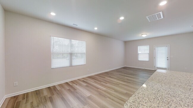 Building Photo - 103 Silver Fir Ln