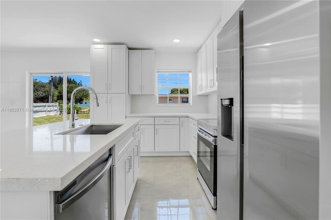Building Photo - 1773 Lauderdale Manor Dr