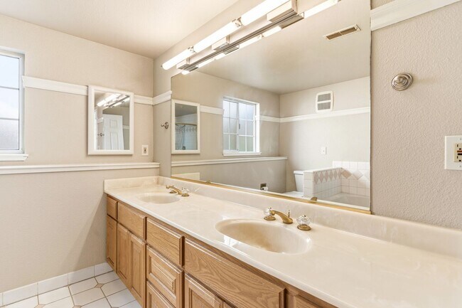 Building Photo - Expansive Valley Views & Private Living in Castro Valley - 4BD/3BA Exec Home