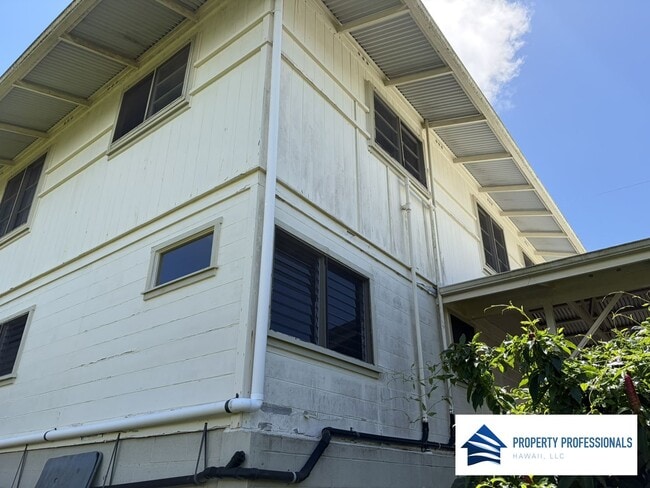 Building Photo - Furnished 2 Bedroom w/ Bonus Studio Downstairs