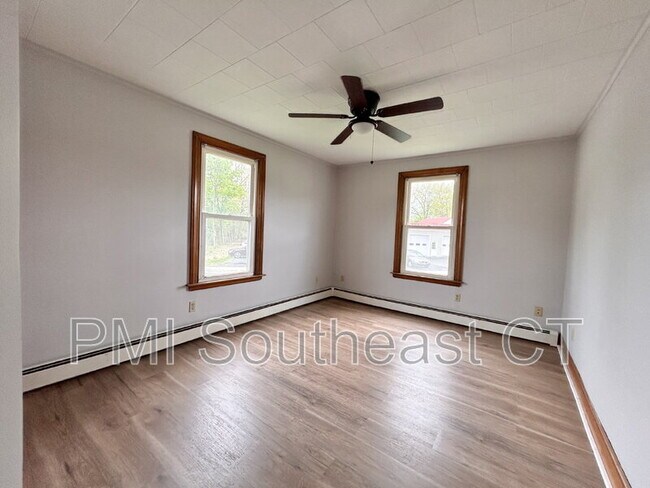 Building Photo - 91 Willowbrook St