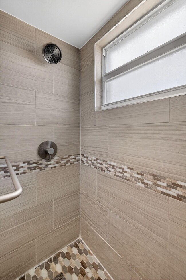 Building Photo - 2555 NE 11th St