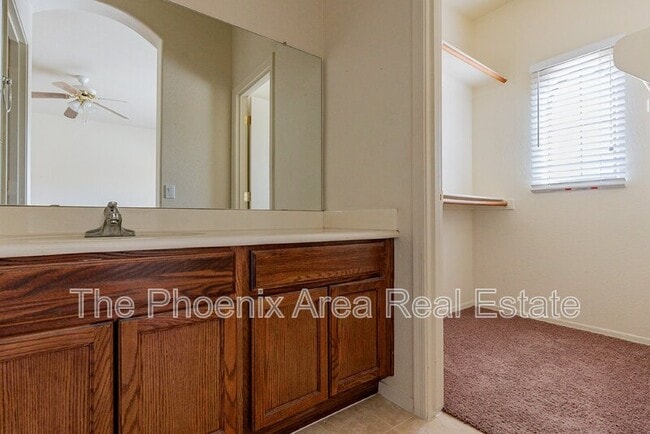 Building Photo - 2600 E Springfield Pl