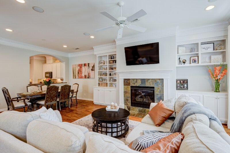 Primary Photo - 606 Leverkuhn St