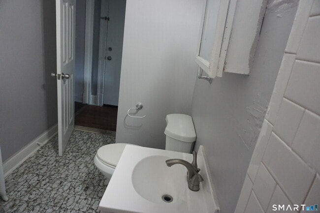 Building Photo - 472 Prospect Ave