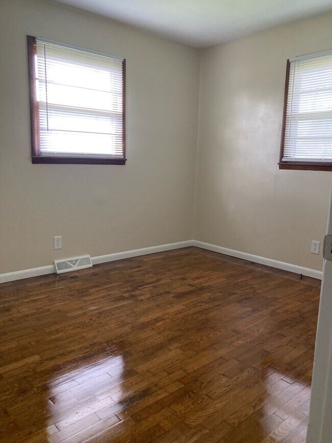 Building Photo - Updated 3 Bedroom Home Available!