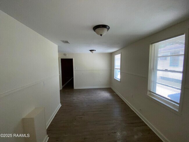 Building Photo - 3939 Chippewa St