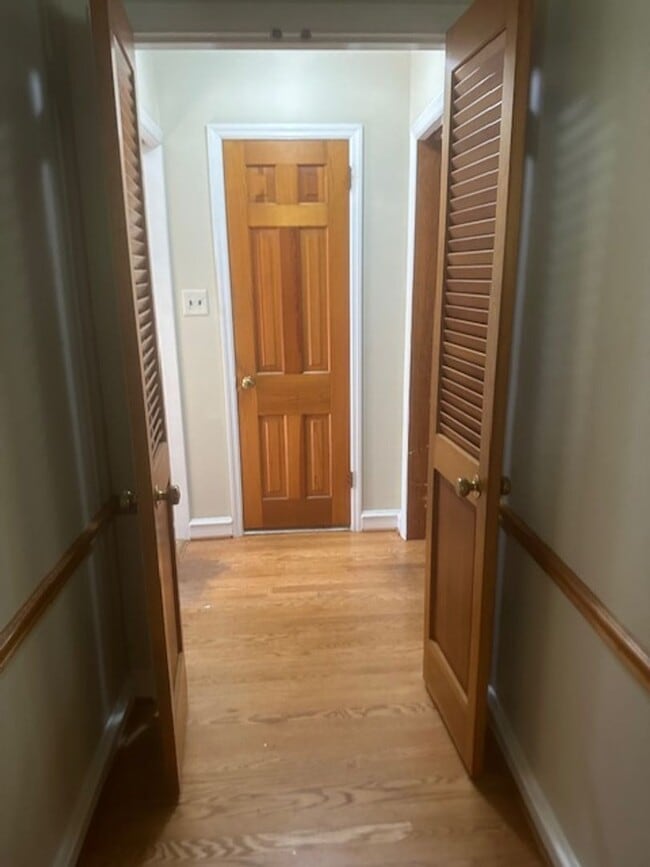 Building Photo - Lovely Colonial Home in Sharpley