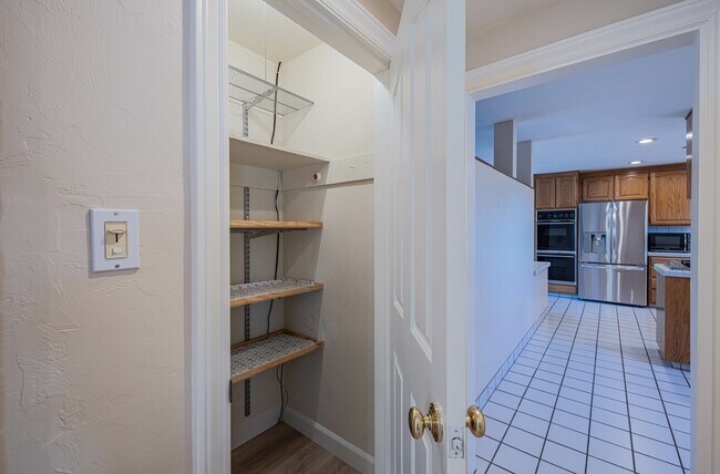 Building Photo - 509 Manor Dr