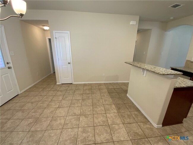 Building Photo - 5205 Cicero Dr