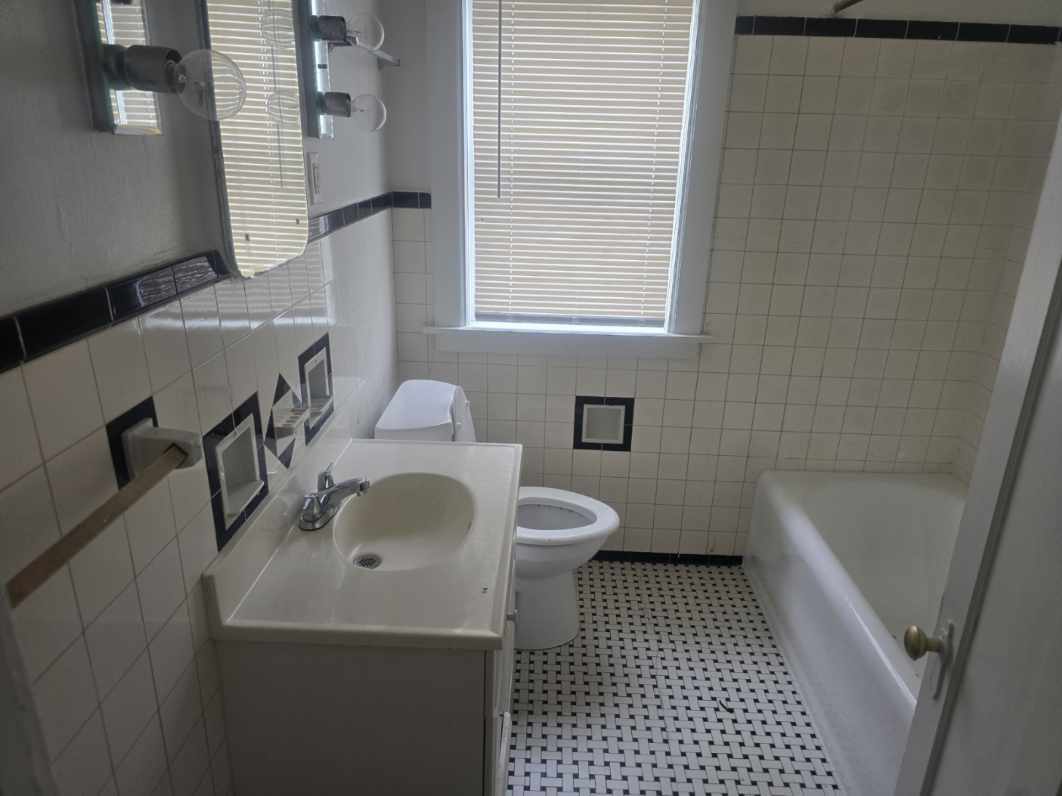 Building Photo - 4426 Schulte Dr