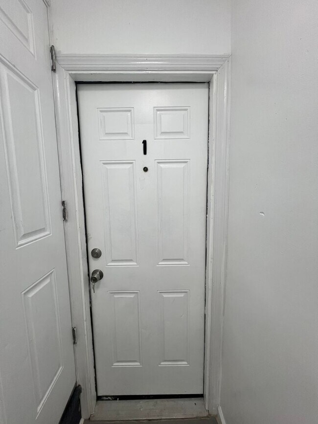 Building Photo - 22 1/2 Seward Ave