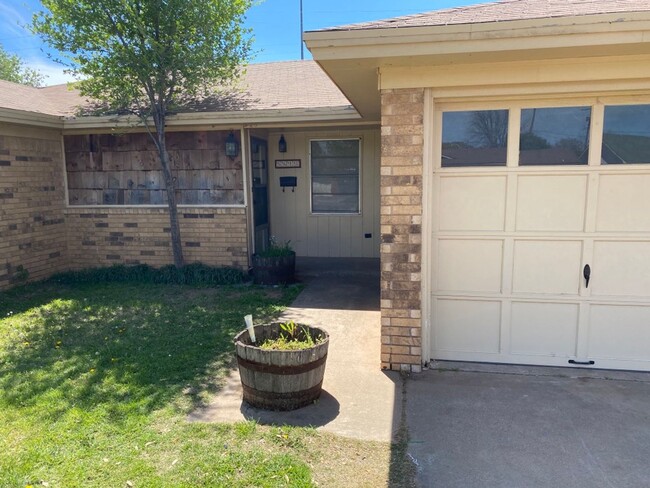 Primary Photo - 3/2/2 home in central Lubbock