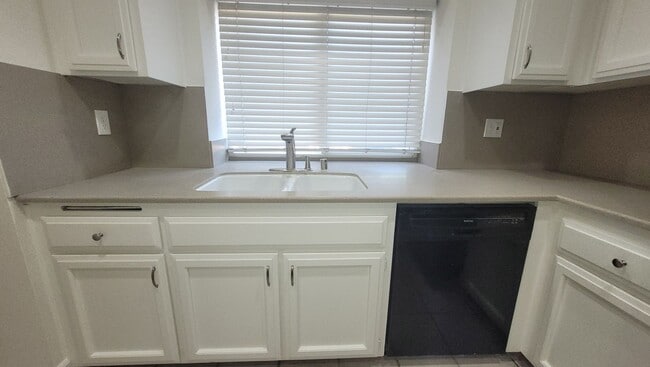 Building Photo - 2 bed 2 bath centrally located in Rancho B...