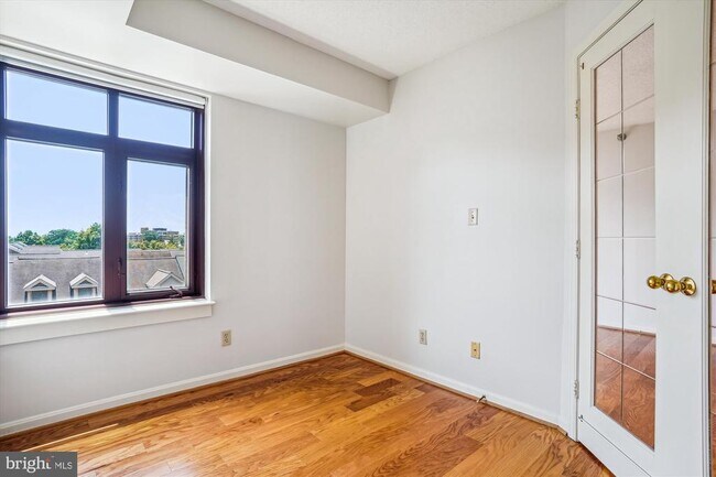 Building Photo - 2400 Clarendon Blvd