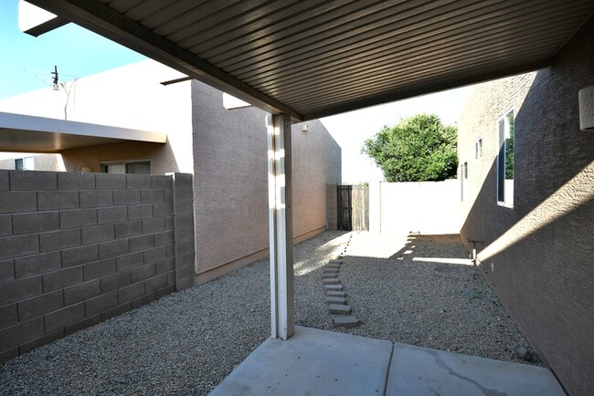 Building Photo - 3 bed 2 bath in San Tan Valley Hunt/Magma ...