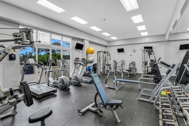 Building Photo - 6917 Collins Ave