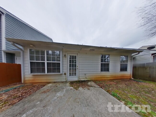 Building Photo - 2269 Charleston Pointe SE