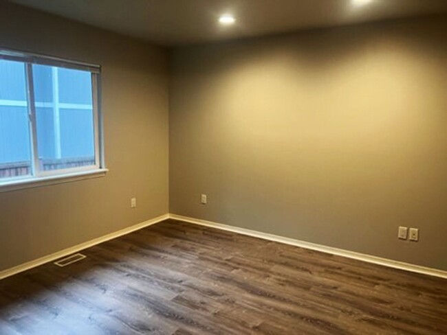 Building Photo - Fully renovated Renton Highlands 3-bedroom...