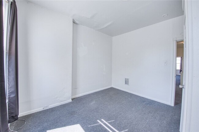 Building Photo - 354 Ophelia St