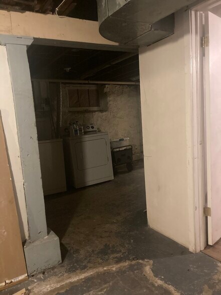 Building Photo - 5004 Euclid Ave