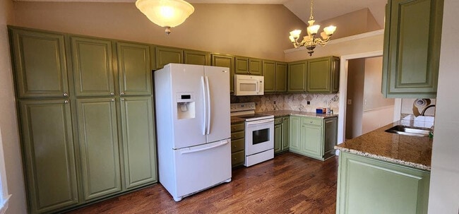 Building Photo - 1159 Shoreland Dr