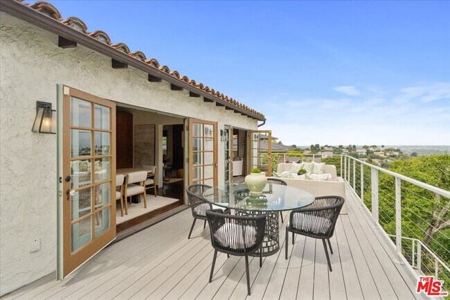 Building Photo - 3074 Lake Hollywood Dr