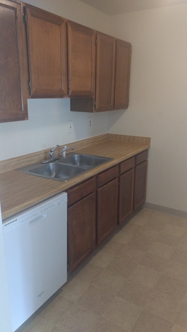 Building Photo - 1425 Bacchus Dr