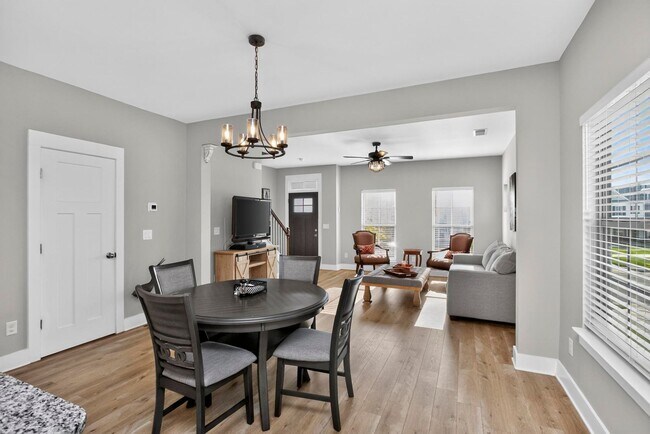 Building Photo - 1525 White Tip Ln