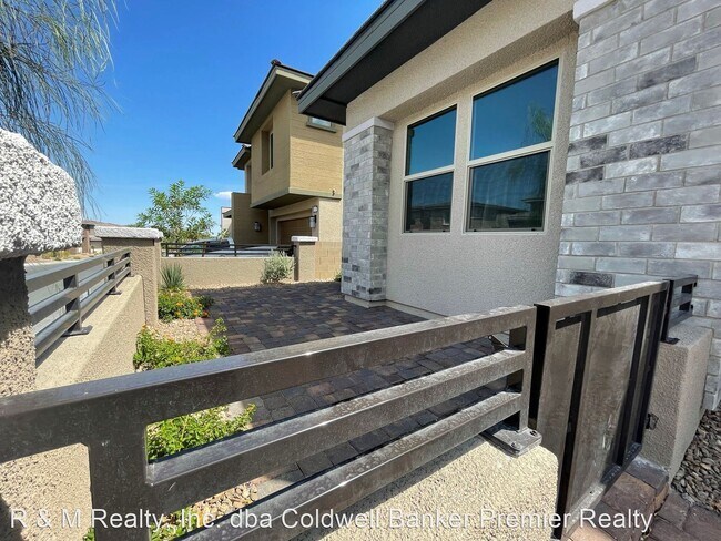 Building Photo - 12483 Point Sierra St