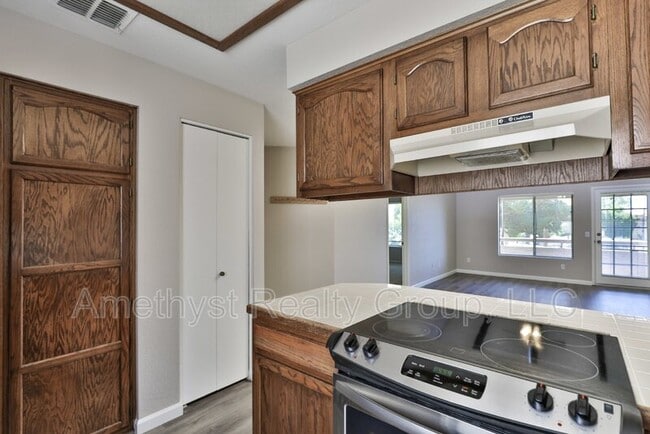 Building Photo - 11666 N 28th Dr