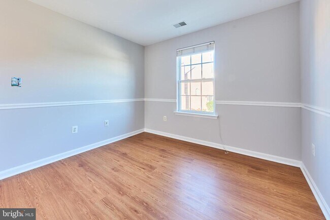 Building Photo - 685 Springhouse Square SE