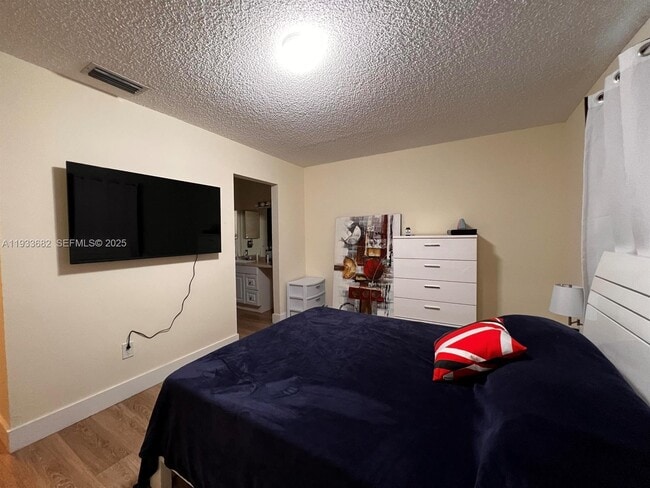 Building Photo - 1301 S Franklin Ave