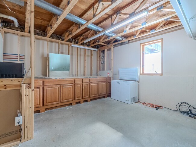 Building Photo - 2630 Glencairin Dr NW