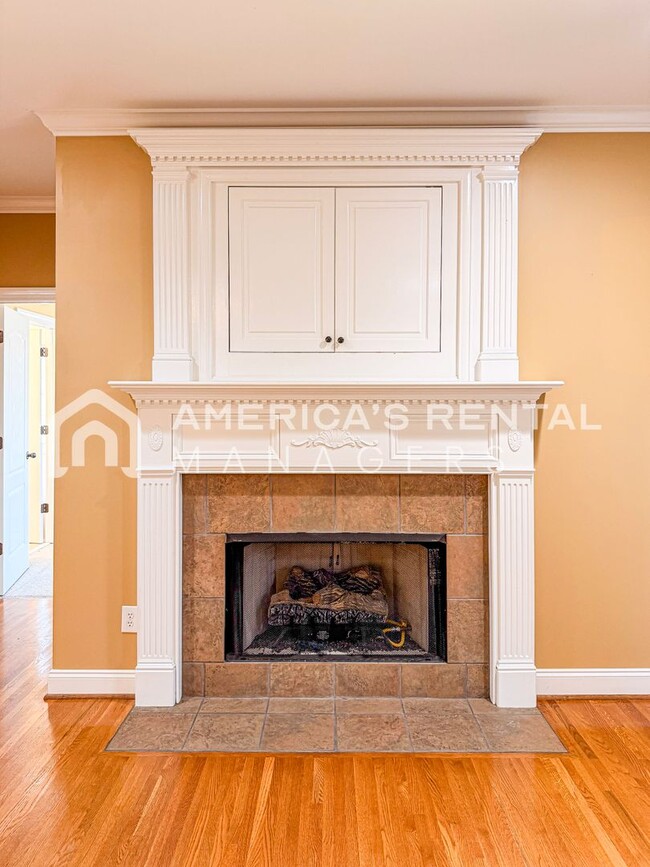 Building Photo - 584 Woodland Ridge Rd