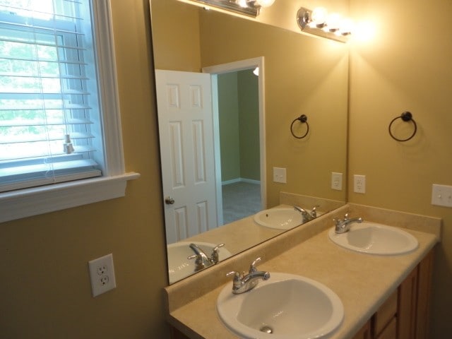 Building Photo - 85 Tuscarora Ln