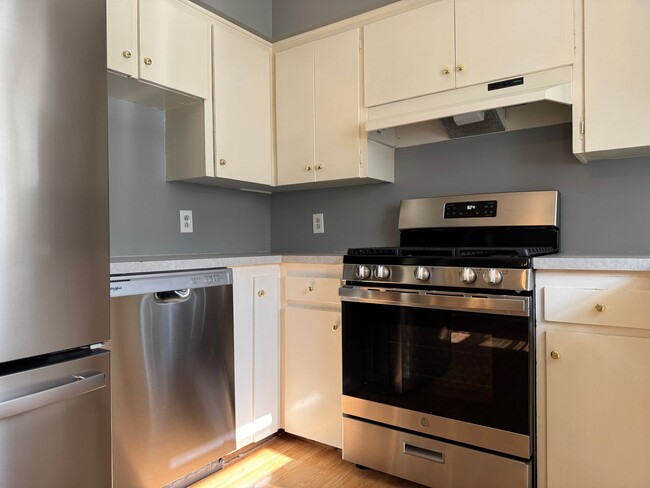 Building Photo - Charming Midtown 3BR Near Benson & UNO for...