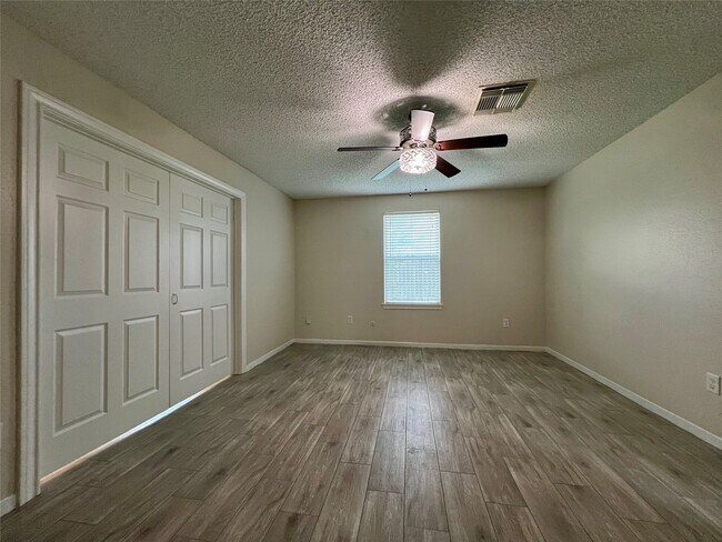 Building Photo - 11842 S Fairhollow Ln