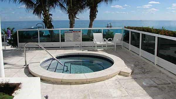 Building Photo - 5025 Collins Ave