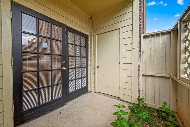Building Photo - 8055 Cambridge St